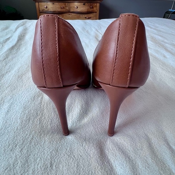 BCBGeneration Harlia Congac Stiletto Heels with Gold Tone Chain Trim Women’s 8 - Picture 4 of 8